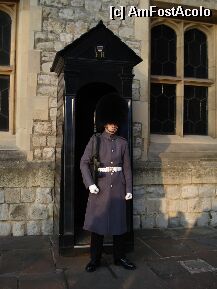 [P12] Garda de la Tower of London » foto by thanas*
 - 
<span class="allrVoted glyphicon glyphicon-heart hidden" id="av5846"></span>
<a class="m-l-10 hidden" id="sv5846" onclick="voting_Foto_DelVot(,5846,1570)" role="button">șterge vot <span class="glyphicon glyphicon-remove"></span></a>
<a id="v95846" class=" c-red"  onclick="voting_Foto_SetVot(5846)" role="button"><span class="glyphicon glyphicon-heart-empty"></span> <b>LIKE</b> = Votează poza</a> <img class="hidden"  id="f5846W9" src="/imagini/loader.gif" border="0" /><span class="AjErrMes hidden" id="e5846ErM"></span>