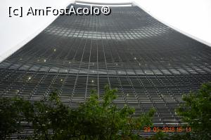 [P33] Lloyds Tower - sus de tot se viziteaza Sky Gardens » foto by Pușcașu Marin
 - 
<span class="allrVoted glyphicon glyphicon-heart hidden" id="av976518"></span>
<a class="m-l-10 hidden" id="sv976518" onclick="voting_Foto_DelVot(,976518,1570)" role="button">șterge vot <span class="glyphicon glyphicon-remove"></span></a>
<a id="v9976518" class=" c-red"  onclick="voting_Foto_SetVot(976518)" role="button"><span class="glyphicon glyphicon-heart-empty"></span> <b>LIKE</b> = Votează poza</a> <img class="hidden"  id="f976518W9" src="/imagini/loader.gif" border="0" /><span class="AjErrMes hidden" id="e976518ErM"></span>