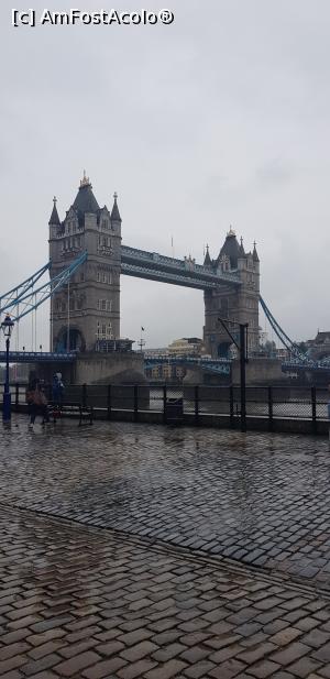 [P05] London Bridge » foto by mariana07
 - 
<span class="allrVoted glyphicon glyphicon-heart hidden" id="av1084894"></span>
<a class="m-l-10 hidden" id="sv1084894" onclick="voting_Foto_DelVot(,1084894,1570)" role="button">șterge vot <span class="glyphicon glyphicon-remove"></span></a>
<a id="v91084894" class=" c-red"  onclick="voting_Foto_SetVot(1084894)" role="button"><span class="glyphicon glyphicon-heart-empty"></span> <b>LIKE</b> = Votează poza</a> <img class="hidden"  id="f1084894W9" src="/imagini/loader.gif" border="0" /><span class="AjErrMes hidden" id="e1084894ErM"></span>