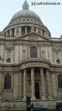 [P04] St Paul's  Cathedral » foto by CristinaBr
 - 
<span class="allrVoted glyphicon glyphicon-heart hidden" id="av282414"></span>
<a class="m-l-10 hidden" id="sv282414" onclick="voting_Foto_DelVot(,282414,1570)" role="button">șterge vot <span class="glyphicon glyphicon-remove"></span></a>
<a id="v9282414" class=" c-red"  onclick="voting_Foto_SetVot(282414)" role="button"><span class="glyphicon glyphicon-heart-empty"></span> <b>LIKE</b> = Votează poza</a> <img class="hidden"  id="f282414W9" src="/imagini/loader.gif" border="0" /><span class="AjErrMes hidden" id="e282414ErM"></span>