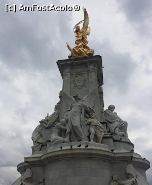 [P01] statuile de langa Buckingham Palace » foto by Silvia30*
 - 
<span class="allrVoted glyphicon glyphicon-heart hidden" id="av731391"></span>
<a class="m-l-10 hidden" id="sv731391" onclick="voting_Foto_DelVot(,731391,1570)" role="button">șterge vot <span class="glyphicon glyphicon-remove"></span></a>
<a id="v9731391" class=" c-red"  onclick="voting_Foto_SetVot(731391)" role="button"><span class="glyphicon glyphicon-heart-empty"></span> <b>LIKE</b> = Votează poza</a> <img class="hidden"  id="f731391W9" src="/imagini/loader.gif" border="0" /><span class="AjErrMes hidden" id="e731391ErM"></span>