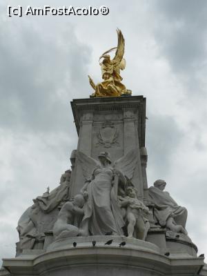 [P09] statuile de langa Buckingham Palace » foto by Silvia30*
 - 
<span class="allrVoted glyphicon glyphicon-heart hidden" id="av731399"></span>
<a class="m-l-10 hidden" id="sv731399" onclick="voting_Foto_DelVot(,731399,1570)" role="button">șterge vot <span class="glyphicon glyphicon-remove"></span></a>
<a id="v9731399" class=" c-red"  onclick="voting_Foto_SetVot(731399)" role="button"><span class="glyphicon glyphicon-heart-empty"></span> <b>LIKE</b> = Votează poza</a> <img class="hidden"  id="f731399W9" src="/imagini/loader.gif" border="0" /><span class="AjErrMes hidden" id="e731399ErM"></span>