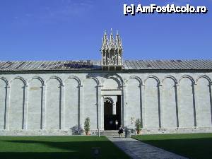 [P21] Pisa - Camposanto, intrarea decorată cu mici statui - Fecioara Maria cu Pruncul, având de o parte şi de alta câte doi sfinţi.  » foto by iulianic
 - 
<span class="allrVoted glyphicon glyphicon-heart hidden" id="av399999"></span>
<a class="m-l-10 hidden" id="sv399999" onclick="voting_Foto_DelVot(,399999,1574)" role="button">șterge vot <span class="glyphicon glyphicon-remove"></span></a>
<a id="v9399999" class=" c-red"  onclick="voting_Foto_SetVot(399999)" role="button"><span class="glyphicon glyphicon-heart-empty"></span> <b>LIKE</b> = Votează poza</a> <img class="hidden"  id="f399999W9" src="/imagini/loader.gif" border="0" /><span class="AjErrMes hidden" id="e399999ErM"></span>