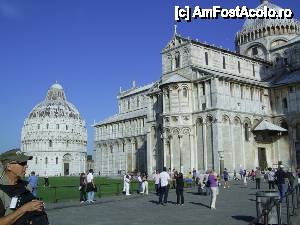 [P07] Pisa - Turişti lângă Duomo di Santa Maria Assunta. » foto by iulianic
 - 
<span class="allrVoted glyphicon glyphicon-heart hidden" id="av399985"></span>
<a class="m-l-10 hidden" id="sv399985" onclick="voting_Foto_DelVot(,399985,1574)" role="button">șterge vot <span class="glyphicon glyphicon-remove"></span></a>
<a id="v9399985" class=" c-red"  onclick="voting_Foto_SetVot(399985)" role="button"><span class="glyphicon glyphicon-heart-empty"></span> <b>LIKE</b> = Votează poza</a> <img class="hidden"  id="f399985W9" src="/imagini/loader.gif" border="0" /><span class="AjErrMes hidden" id="e399985ErM"></span>