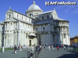 [P09] Pisa - Turişti lângă Duomo di Santa Maria Assunta. » foto by iulianic
 - 
<span class="allrVoted glyphicon glyphicon-heart hidden" id="av399987"></span>
<a class="m-l-10 hidden" id="sv399987" onclick="voting_Foto_DelVot(,399987,1574)" role="button">șterge vot <span class="glyphicon glyphicon-remove"></span></a>
<a id="v9399987" class=" c-red"  onclick="voting_Foto_SetVot(399987)" role="button"><span class="glyphicon glyphicon-heart-empty"></span> <b>LIKE</b> = Votează poza</a> <img class="hidden"  id="f399987W9" src="/imagini/loader.gif" border="0" /><span class="AjErrMes hidden" id="e399987ErM"></span>