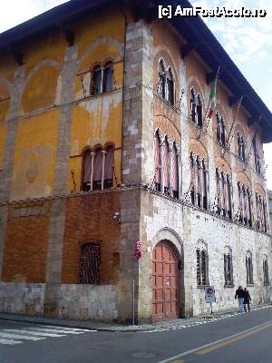 [P05] Palazzo Medici. Aici functionau odinioara birourile prefecturii. 
 (Putina prelucrare digitala a fotografiei pentru inviorarea atmosferei mi s-a parut necesara).  » foto by Visan125
 - 
<span class="allrVoted glyphicon glyphicon-heart hidden" id="av410196"></span>
<a class="m-l-10 hidden" id="sv410196" onclick="voting_Foto_DelVot(,410196,1574)" role="button">șterge vot <span class="glyphicon glyphicon-remove"></span></a>
<a id="v9410196" class=" c-red"  onclick="voting_Foto_SetVot(410196)" role="button"><span class="glyphicon glyphicon-heart-empty"></span> <b>LIKE</b> = Votează poza</a> <img class="hidden"  id="f410196W9" src="/imagini/loader.gif" border="0" /><span class="AjErrMes hidden" id="e410196ErM"></span>