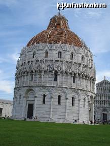 [P02] Pisa - Campo dei Miracoli - Baptisteriul in prim plan si in cel secund catedrala ( Domul ) » foto by Diaura*
 - 
<span class="allrVoted glyphicon glyphicon-heart hidden" id="av142295"></span>
<a class="m-l-10 hidden" id="sv142295" onclick="voting_Foto_DelVot(,142295,1574)" role="button">șterge vot <span class="glyphicon glyphicon-remove"></span></a>
<a id="v9142295" class=" c-red"  onclick="voting_Foto_SetVot(142295)" role="button"><span class="glyphicon glyphicon-heart-empty"></span> <b>LIKE</b> = Votează poza</a> <img class="hidden"  id="f142295W9" src="/imagini/loader.gif" border="0" /><span class="AjErrMes hidden" id="e142295ErM"></span>