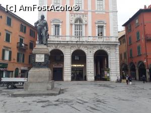 [P06] Piața Garibaldi - principala piață pietonală din centrul Pisei. La o terasă din stânga statuii lui Garibaldi am băut și noi o bere.  » foto by Aurici
 - 
<span class="allrVoted glyphicon glyphicon-heart hidden" id="av978963"></span>
<a class="m-l-10 hidden" id="sv978963" onclick="voting_Foto_DelVot(,978963,1574)" role="button">șterge vot <span class="glyphicon glyphicon-remove"></span></a>
<a id="v9978963" class=" c-red"  onclick="voting_Foto_SetVot(978963)" role="button"><span class="glyphicon glyphicon-heart-empty"></span> <b>LIKE</b> = Votează poza</a> <img class="hidden"  id="f978963W9" src="/imagini/loader.gif" border="0" /><span class="AjErrMes hidden" id="e978963ErM"></span>