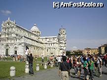 [P03] În Piazza dei Miracoli e aglomeraţie mare. Fetele cocoţate pe pietrele gărduleţului se pregătesc să facă o deja desuetă fotografie, în care par să susţină turnul înclinat. » foto by Costi
 - 
<span class="allrVoted glyphicon glyphicon-heart hidden" id="av47610"></span>
<a class="m-l-10 hidden" id="sv47610" onclick="voting_Foto_DelVot(,47610,1574)" role="button">șterge vot <span class="glyphicon glyphicon-remove"></span></a>
<a id="v947610" class=" c-red"  onclick="voting_Foto_SetVot(47610)" role="button"><span class="glyphicon glyphicon-heart-empty"></span> <b>LIKE</b> = Votează poza</a> <img class="hidden"  id="f47610W9" src="/imagini/loader.gif" border="0" /><span class="AjErrMes hidden" id="e47610ErM"></span>