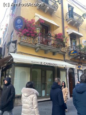 [P26] Taormina -de pe stradă » foto by Yersinia Pestis
 - 
<span class="allrVoted glyphicon glyphicon-heart hidden" id="av1516035"></span>
<a class="m-l-10 hidden" id="sv1516035" onclick="voting_Foto_DelVot(,1516035,1579)" role="button">șterge vot <span class="glyphicon glyphicon-remove"></span></a>
<a id="v91516035" class=" c-red"  onclick="voting_Foto_SetVot(1516035)" role="button"><span class="glyphicon glyphicon-heart-empty"></span> <b>LIKE</b> = Votează poza</a> <img class="hidden"  id="f1516035W9" src="/imagini/loader.gif" border="0" /><span class="AjErrMes hidden" id="e1516035ErM"></span>