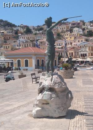 [P51] Un simbol din Symi Harbour. Statuia lui ,,Michalakis”, opera sculptorului Kostas Valsamis. » foto by ovidiuyepi
 - 
<span class="allrVoted glyphicon glyphicon-heart hidden" id="av1335867"></span>
<a class="m-l-10 hidden" id="sv1335867" onclick="voting_Foto_DelVot(,1335867,1588)" role="button">șterge vot <span class="glyphicon glyphicon-remove"></span></a>
<a id="v91335867" class=" c-red"  onclick="voting_Foto_SetVot(1335867)" role="button"><span class="glyphicon glyphicon-heart-empty"></span> <b>LIKE</b> = Votează poza</a> <img class="hidden"  id="f1335867W9" src="/imagini/loader.gif" border="0" /><span class="AjErrMes hidden" id="e1335867ErM"></span>