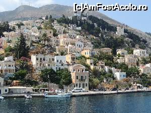 P06 [JUL-2015] Arhitectura mixta, in Symi. Totul foarte bine intretinut si conservat, un motiv perfect pentru un pictor. 