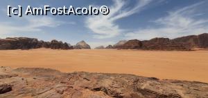 [P18] Desertul Wadi Rum- vedere panoramica de pe o piatra mare » foto by zanafabiola
 - 
<span class="allrVoted glyphicon glyphicon-heart hidden" id="av1301692"></span>
<a class="m-l-10 hidden" id="sv1301692" onclick="voting_Foto_DelVot(,1301692,1591)" role="button">șterge vot <span class="glyphicon glyphicon-remove"></span></a>
<a id="v91301692" class=" c-red"  onclick="voting_Foto_SetVot(1301692)" role="button"><span class="glyphicon glyphicon-heart-empty"></span> <b>LIKE</b> = Votează poza</a> <img class="hidden"  id="f1301692W9" src="/imagini/loader.gif" border="0" /><span class="AjErrMes hidden" id="e1301692ErM"></span>