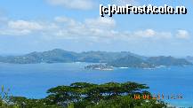 [P18] Panorama asupra Insulelor Praslin (cea mare, din departare), Felicite, Coco si Sister (in plan apropiat). Noi ne aflam in cel mai inalt punct de pe Insula La Digue (varful Nid d'Aigle). » foto by Delia1313
 - 
<span class="allrVoted glyphicon glyphicon-heart hidden" id="av327155"></span>
<a class="m-l-10 hidden" id="sv327155" onclick="voting_Foto_DelVot(,327155,1613)" role="button">șterge vot <span class="glyphicon glyphicon-remove"></span></a>
<a id="v9327155" class=" c-red"  onclick="voting_Foto_SetVot(327155)" role="button"><span class="glyphicon glyphicon-heart-empty"></span> <b>LIKE</b> = Votează poza</a> <img class="hidden"  id="f327155W9" src="/imagini/loader.gif" border="0" /><span class="AjErrMes hidden" id="e327155ErM"></span>