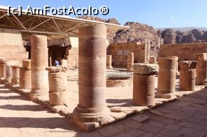 [P50] Petra, Biserica Bizantină, Atrium cu cisterna în mijloc, în stânga intrarea la marea sală cu mozaicuri » foto by mprofeanu
 - 
<span class="allrVoted glyphicon glyphicon-heart hidden" id="av923767"></span>
<a class="m-l-10 hidden" id="sv923767" onclick="voting_Foto_DelVot(,923767,1615)" role="button">șterge vot <span class="glyphicon glyphicon-remove"></span></a>
<a id="v9923767" class=" c-red"  onclick="voting_Foto_SetVot(923767)" role="button"><span class="glyphicon glyphicon-heart-empty"></span> <b>LIKE</b> = Votează poza</a> <img class="hidden"  id="f923767W9" src="/imagini/loader.gif" border="0" /><span class="AjErrMes hidden" id="e923767ErM"></span>