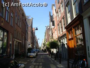 [P06] O strada linistita, laterala... caut un hofje, adica o curte interioara secreta cu gradina din secolele trecute... munca de detectiv, nu gasesc intrarea.  » foto by mireille
 - 
<span class="allrVoted glyphicon glyphicon-heart hidden" id="av944666"></span>
<a class="m-l-10 hidden" id="sv944666" onclick="voting_Foto_DelVot(,944666,1639)" role="button">șterge vot <span class="glyphicon glyphicon-remove"></span></a>
<a id="v9944666" class=" c-red"  onclick="voting_Foto_SetVot(944666)" role="button"><span class="glyphicon glyphicon-heart-empty"></span> <b>LIKE</b> = Votează poza</a> <img class="hidden"  id="f944666W9" src="/imagini/loader.gif" border="0" /><span class="AjErrMes hidden" id="e944666ErM"></span>