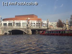 [P08] Plimbarea pe canale, pe lângă cele mai importante clădiri ale Amsterdam-ului. Aici Opera.  » foto by Aurici
 - 
<span class="allrVoted glyphicon glyphicon-heart hidden" id="av1073696"></span>
<a class="m-l-10 hidden" id="sv1073696" onclick="voting_Foto_DelVot(,1073696,1639)" role="button">șterge vot <span class="glyphicon glyphicon-remove"></span></a>
<a id="v91073696" class=" c-red"  onclick="voting_Foto_SetVot(1073696)" role="button"><span class="glyphicon glyphicon-heart-empty"></span> <b>LIKE</b> = Votează poza</a> <img class="hidden"  id="f1073696W9" src="/imagini/loader.gif" border="0" /><span class="AjErrMes hidden" id="e1073696ErM"></span>