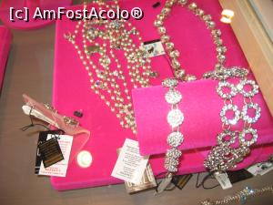 [P17] Expoziţie cu vânzare » foto by Michi
 - 
<span class="allrVoted glyphicon glyphicon-heart hidden" id="av1162943"></span>
<a class="m-l-10 hidden" id="sv1162943" onclick="voting_Foto_DelVot(,1162943,1639)" role="button">șterge vot <span class="glyphicon glyphicon-remove"></span></a>
<a id="v91162943" class=" c-red"  onclick="voting_Foto_SetVot(1162943)" role="button"><span class="glyphicon glyphicon-heart-empty"></span> <b>LIKE</b> = Votează poza</a> <img class="hidden"  id="f1162943W9" src="/imagini/loader.gif" border="0" /><span class="AjErrMes hidden" id="e1162943ErM"></span>