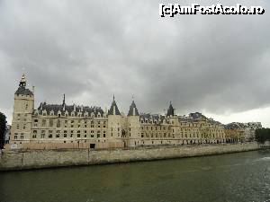 [P12] la conciergerie » foto by simon_niculae
 - 
<span class="allrVoted glyphicon glyphicon-heart hidden" id="av699159"></span>
<a class="m-l-10 hidden" id="sv699159" onclick="voting_Foto_DelVot(,699159,1684)" role="button">șterge vot <span class="glyphicon glyphicon-remove"></span></a>
<a id="v9699159" class=" c-red"  onclick="voting_Foto_SetVot(699159)" role="button"><span class="glyphicon glyphicon-heart-empty"></span> <b>LIKE</b> = Votează poza</a> <img class="hidden"  id="f699159W9" src="/imagini/loader.gif" border="0" /><span class="AjErrMes hidden" id="e699159ErM"></span>