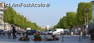 [P07] Mormântul soldatului necunoscut (în fundal bulevardul Champs Elysees și mai departe roata uriață de la Place de Concorde)  » foto by AZE
 - 
<span class="allrVoted glyphicon glyphicon-heart hidden" id="av895267"></span>
<a class="m-l-10 hidden" id="sv895267" onclick="voting_Foto_DelVot(,895267,1684)" role="button">șterge vot <span class="glyphicon glyphicon-remove"></span></a>
<a id="v9895267" class=" c-red"  onclick="voting_Foto_SetVot(895267)" role="button"><span class="glyphicon glyphicon-heart-empty"></span> <b>LIKE</b> = Votează poza</a> <img class="hidden"  id="f895267W9" src="/imagini/loader.gif" border="0" /><span class="AjErrMes hidden" id="e895267ErM"></span>