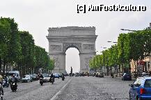 [P13] Arcul de triumf, surprins din mijlocul bulevardului Champs Elysees » foto by crosbyx*
 - 
<span class="allrVoted glyphicon glyphicon-heart hidden" id="av200937"></span>
<a class="m-l-10 hidden" id="sv200937" onclick="voting_Foto_DelVot(,200937,1684)" role="button">șterge vot <span class="glyphicon glyphicon-remove"></span></a>
<a id="v9200937" class=" c-red"  onclick="voting_Foto_SetVot(200937)" role="button"><span class="glyphicon glyphicon-heart-empty"></span> <b>LIKE</b> = Votează poza</a> <img class="hidden"  id="f200937W9" src="/imagini/loader.gif" border="0" /><span class="AjErrMes hidden" id="e200937ErM"></span>