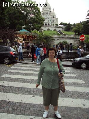 [P27] La poalele colinei Montmartre, având în fundal biserica Sacre Coeur, cel mai înalt punct din Paris.  » foto by Carmen Ion
 - 
<span class="allrVoted glyphicon glyphicon-heart hidden" id="av719944"></span>
<a class="m-l-10 hidden" id="sv719944" onclick="voting_Foto_DelVot(,719944,1684)" role="button">șterge vot <span class="glyphicon glyphicon-remove"></span></a>
<a id="v9719944" class=" c-red"  onclick="voting_Foto_SetVot(719944)" role="button"><span class="glyphicon glyphicon-heart-empty"></span> <b>LIKE</b> = Votează poza</a> <img class="hidden"  id="f719944W9" src="/imagini/loader.gif" border="0" /><span class="AjErrMes hidden" id="e719944ErM"></span>