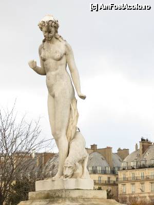 [P22] O alta statuie din parcul Tuileries, o fi Diana, zeita Vanatorii sau Afrodita, zeita frumusetii, nu mai stiu, dar statuia arata bine!  » foto by dorgo
 - 
<span class="allrVoted glyphicon glyphicon-heart hidden" id="av462470"></span>
<a class="m-l-10 hidden" id="sv462470" onclick="voting_Foto_DelVot(,462470,1684)" role="button">șterge vot <span class="glyphicon glyphicon-remove"></span></a>
<a id="v9462470" class=" c-red"  onclick="voting_Foto_SetVot(462470)" role="button"><span class="glyphicon glyphicon-heart-empty"></span> <b>LIKE</b> = Votează poza</a> <img class="hidden"  id="f462470W9" src="/imagini/loader.gif" border="0" /><span class="AjErrMes hidden" id="e462470ErM"></span>