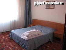 [P06] Hotel Hera - dormitorul imens, dar fara veioze si cu intrerupator dupa tablia patului » foto by vini
 - 
<span class="allrVoted glyphicon glyphicon-heart hidden" id="av145864"></span>
<a class="m-l-10 hidden" id="sv145864" onclick="voting_Foto_DelVot(,145864,1686)" role="button">șterge vot <span class="glyphicon glyphicon-remove"></span></a>
<a id="v9145864" class=" c-red"  onclick="voting_Foto_SetVot(145864)" role="button"><span class="glyphicon glyphicon-heart-empty"></span> <b>LIKE</b> = Votează poza</a> <img class="hidden"  id="f145864W9" src="/imagini/loader.gif" border="0" /><span class="AjErrMes hidden" id="e145864ErM"></span>