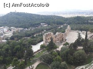 P13 [NOV-2018] Acropole - Vedere din zona templelor spre Teatrul lui Herodes Atticus și spre colina Filopappos. 