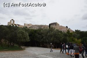 [P03] La poalele Acropolisului.  » foto by Ioan Raita
 - 
<span class="allrVoted glyphicon glyphicon-heart hidden" id="av1043737"></span>
<a class="m-l-10 hidden" id="sv1043737" onclick="voting_Foto_DelVot(,1043737,1710)" role="button">șterge vot <span class="glyphicon glyphicon-remove"></span></a>
<a id="v91043737" class=" c-red"  onclick="voting_Foto_SetVot(1043737)" role="button"><span class="glyphicon glyphicon-heart-empty"></span> <b>LIKE</b> = Votează poza</a> <img class="hidden"  id="f1043737W9" src="/imagini/loader.gif" border="0" /><span class="AjErrMes hidden" id="e1043737ErM"></span>