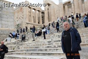 [P04] Pe scările intrării la Acropole.  » foto by Ioan Raita
 - 
<span class="allrVoted glyphicon glyphicon-heart hidden" id="av1043738"></span>
<a class="m-l-10 hidden" id="sv1043738" onclick="voting_Foto_DelVot(,1043738,1710)" role="button">șterge vot <span class="glyphicon glyphicon-remove"></span></a>
<a id="v91043738" class=" c-red"  onclick="voting_Foto_SetVot(1043738)" role="button"><span class="glyphicon glyphicon-heart-empty"></span> <b>LIKE</b> = Votează poza</a> <img class="hidden"  id="f1043738W9" src="/imagini/loader.gif" border="0" /><span class="AjErrMes hidden" id="e1043738ErM"></span>