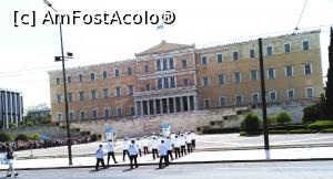 [P18] Schimbarea gărzii în fața Parlamentului.  » foto by Carmen Ion
 - 
<span class="allrVoted glyphicon glyphicon-heart hidden" id="av1042232"></span>
<a class="m-l-10 hidden" id="sv1042232" onclick="voting_Foto_DelVot(,1042232,1710)" role="button">șterge vot <span class="glyphicon glyphicon-remove"></span></a>
<a id="v91042232" class=" c-red"  onclick="voting_Foto_SetVot(1042232)" role="button"><span class="glyphicon glyphicon-heart-empty"></span> <b>LIKE</b> = Votează poza</a> <img class="hidden"  id="f1042232W9" src="/imagini/loader.gif" border="0" /><span class="AjErrMes hidden" id="e1042232ErM"></span>