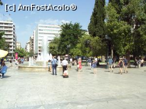 [P34] Fântâna din Piața Syntagma » foto by Carmen Ion
 - 
<span class="allrVoted glyphicon glyphicon-heart hidden" id="av1042413"></span>
<a class="m-l-10 hidden" id="sv1042413" onclick="voting_Foto_DelVot(,1042413,1710)" role="button">șterge vot <span class="glyphicon glyphicon-remove"></span></a>
<a id="v91042413" class=" c-red"  onclick="voting_Foto_SetVot(1042413)" role="button"><span class="glyphicon glyphicon-heart-empty"></span> <b>LIKE</b> = Votează poza</a> <img class="hidden"  id="f1042413W9" src="/imagini/loader.gif" border="0" /><span class="AjErrMes hidden" id="e1042413ErM"></span>