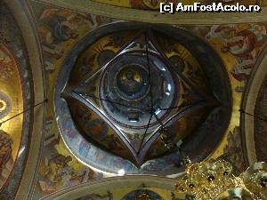 [P11] Mănăstirea Putna - pictura din turla bisericii cu hramul ”Adormirea Maicii Domnului”.  » foto by Floryn81
 - 
<span class="allrVoted glyphicon glyphicon-heart hidden" id="av609402"></span>
<a class="m-l-10 hidden" id="sv609402" onclick="voting_Foto_DelVot(,609402,1781)" role="button">șterge vot <span class="glyphicon glyphicon-remove"></span></a>
<a id="v9609402" class=" c-red"  onclick="voting_Foto_SetVot(609402)" role="button"><span class="glyphicon glyphicon-heart-empty"></span> <b>LIKE</b> = Votează poza</a> <img class="hidden"  id="f609402W9" src="/imagini/loader.gif" border="0" /><span class="AjErrMes hidden" id="e609402ErM"></span>