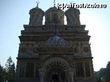 [P01] Manastirea Curtea de Arges » foto by cosminrusea
 - 
<span class="allrVoted glyphicon glyphicon-heart hidden" id="av115056"></span>
<a class="m-l-10 hidden" id="sv115056" onclick="voting_Foto_DelVot(,115056,1790)" role="button">șterge vot <span class="glyphicon glyphicon-remove"></span></a>
<a id="v9115056" class=" c-red"  onclick="voting_Foto_SetVot(115056)" role="button"><span class="glyphicon glyphicon-heart-empty"></span> <b>LIKE</b> = Votează poza</a> <img class="hidden"  id="f115056W9" src="/imagini/loader.gif" border="0" /><span class="AjErrMes hidden" id="e115056ErM"></span>