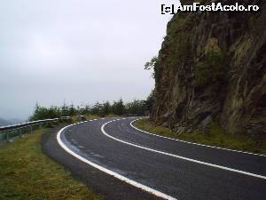 [P11] Ei acu-i acu. Sosea normal dar sa vedeti dupa viraj. Am oprit special aici sa fac fotografia asta de mare angajament.  » foto by vega06
 - 
<span class="allrVoted glyphicon glyphicon-heart hidden" id="av570949"></span>
<a class="m-l-10 hidden" id="sv570949" onclick="voting_Foto_DelVot(,570949,1790)" role="button">șterge vot <span class="glyphicon glyphicon-remove"></span></a>
<a id="v9570949" class=" c-red"  onclick="voting_Foto_SetVot(570949)" role="button"><span class="glyphicon glyphicon-heart-empty"></span> <b>LIKE</b> = Votează poza</a> <img class="hidden"  id="f570949W9" src="/imagini/loader.gif" border="0" /><span class="AjErrMes hidden" id="e570949ErM"></span>
