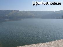 [P07] Lacul Vidraru - imagine de ansamblu. » foto by mirelutza
 - 
<span class="allrVoted glyphicon glyphicon-heart hidden" id="av46936"></span>
<a class="m-l-10 hidden" id="sv46936" onclick="voting_Foto_DelVot(,46936,1790)" role="button">șterge vot <span class="glyphicon glyphicon-remove"></span></a>
<a id="v946936" class=" c-red"  onclick="voting_Foto_SetVot(46936)" role="button"><span class="glyphicon glyphicon-heart-empty"></span> <b>LIKE</b> = Votează poza</a> <img class="hidden"  id="f46936W9" src="/imagini/loader.gif" border="0" /><span class="AjErrMes hidden" id="e46936ErM"></span>