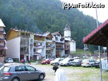 [P16] Zona Piscul Negru - alte vile si pensiuni care inghesuie Manastirea Sf Ilie » foto by ascent
 - 
<span class="allrVoted glyphicon glyphicon-heart hidden" id="av156589"></span>
<a class="m-l-10 hidden" id="sv156589" onclick="voting_Foto_DelVot(,156589,1790)" role="button">șterge vot <span class="glyphicon glyphicon-remove"></span></a>
<a id="v9156589" class=" c-red"  onclick="voting_Foto_SetVot(156589)" role="button"><span class="glyphicon glyphicon-heart-empty"></span> <b>LIKE</b> = Votează poza</a> <img class="hidden"  id="f156589W9" src="/imagini/loader.gif" border="0" /><span class="AjErrMes hidden" id="e156589ErM"></span>