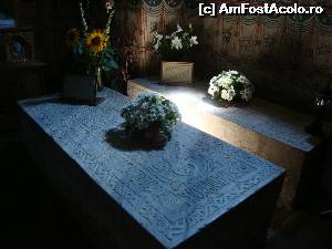[P22] În gropniță ajungem lângă mormintele celor doi ctitori principali ai acestei mănăstiri – Ieremia și Simion Movilă.  » foto by Floryn81
 - 
<span class="allrVoted glyphicon glyphicon-heart hidden" id="av577666"></span>
<a class="m-l-10 hidden" id="sv577666" onclick="voting_Foto_DelVot(,577666,1792)" role="button">șterge vot <span class="glyphicon glyphicon-remove"></span></a>
<a id="v9577666" class=" c-red"  onclick="voting_Foto_SetVot(577666)" role="button"><span class="glyphicon glyphicon-heart-empty"></span> <b>LIKE</b> = Votează poza</a> <img class="hidden"  id="f577666W9" src="/imagini/loader.gif" border="0" /><span class="AjErrMes hidden" id="e577666ErM"></span>