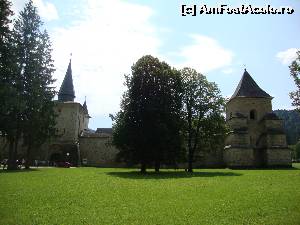 [P06] Vom dezlega și noi câteva dintre secretele acestei mândre mănăstiri. Zidul de incintă și turnurile sale dau lăcașului de cult un aer medieval.  » foto by Floryn81
 - 
<span class="allrVoted glyphicon glyphicon-heart hidden" id="av577650"></span>
<a class="m-l-10 hidden" id="sv577650" onclick="voting_Foto_DelVot(,577650,1792)" role="button">șterge vot <span class="glyphicon glyphicon-remove"></span></a>
<a id="v9577650" class=" c-red"  onclick="voting_Foto_SetVot(577650)" role="button"><span class="glyphicon glyphicon-heart-empty"></span> <b>LIKE</b> = Votează poza</a> <img class="hidden"  id="f577650W9" src="/imagini/loader.gif" border="0" /><span class="AjErrMes hidden" id="e577650ErM"></span>