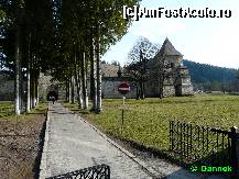 [P10] Aleea de acces si celalalt turn al manastiri care are si clopotnita » foto by dannek
 - 
<span class="allrVoted glyphicon glyphicon-heart hidden" id="av166935"></span>
<a class="m-l-10 hidden" id="sv166935" onclick="voting_Foto_DelVot(,166935,1792)" role="button">șterge vot <span class="glyphicon glyphicon-remove"></span></a>
<a id="v9166935" class=" c-red"  onclick="voting_Foto_SetVot(166935)" role="button"><span class="glyphicon glyphicon-heart-empty"></span> <b>LIKE</b> = Votează poza</a> <img class="hidden"  id="f166935W9" src="/imagini/loader.gif" border="0" /><span class="AjErrMes hidden" id="e166935ErM"></span>