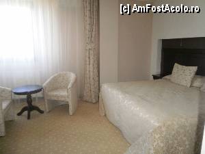 [P03] Dormitorul cu pat matrimonial al apartamentului.  » foto by Floria
 - 
<span class="allrVoted glyphicon glyphicon-heart hidden" id="av381759"></span>
<a class="m-l-10 hidden" id="sv381759" onclick="voting_Foto_DelVot(,381759,1821)" role="button">șterge vot <span class="glyphicon glyphicon-remove"></span></a>
<a id="v9381759" class=" c-red"  onclick="voting_Foto_SetVot(381759)" role="button"><span class="glyphicon glyphicon-heart-empty"></span> <b>LIKE</b> = Votează poza</a> <img class="hidden"  id="f381759W9" src="/imagini/loader.gif" border="0" /><span class="AjErrMes hidden" id="e381759ErM"></span>