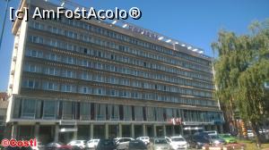 [P04] Hotelul Capitol, văzut din fața Primăriei » foto by Costi
 - 
<span class="allrVoted glyphicon glyphicon-heart hidden" id="av876747"></span>
<a class="m-l-10 hidden" id="sv876747" onclick="voting_Foto_DelVot(,876747,1830)" role="button">șterge vot <span class="glyphicon glyphicon-remove"></span></a>
<a id="v9876747" class=" c-red"  onclick="voting_Foto_SetVot(876747)" role="button"><span class="glyphicon glyphicon-heart-empty"></span> <b>LIKE</b> = Votează poza</a> <img class="hidden"  id="f876747W9" src="/imagini/loader.gif" border="0" /><span class="AjErrMes hidden" id="e876747ErM"></span>