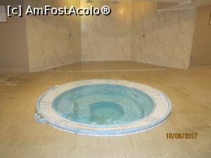 [P07] Jacuzzi, situat lateral de piscina.  » foto by Storia
 - 
<span class="allrVoted glyphicon glyphicon-heart hidden" id="av893097"></span>
<a class="m-l-10 hidden" id="sv893097" onclick="voting_Foto_DelVot(,893097,1893)" role="button">șterge vot <span class="glyphicon glyphicon-remove"></span></a>
<a id="v9893097" class=" c-red"  onclick="voting_Foto_SetVot(893097)" role="button"><span class="glyphicon glyphicon-heart-empty"></span> <b>LIKE</b> = Votează poza</a> <img class="hidden"  id="f893097W9" src="/imagini/loader.gif" border="0" /><span class="AjErrMes hidden" id="e893097ErM"></span>