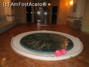 [P14] Unul dintre jacuzzi in zona spa. In spate sunt saunele.  » foto by Storia
 - 
<span class="allrVoted glyphicon glyphicon-heart hidden" id="av932721"></span>
<a class="m-l-10 hidden" id="sv932721" onclick="voting_Foto_DelVot(,932721,1916)" role="button">șterge vot <span class="glyphicon glyphicon-remove"></span></a>
<a id="v9932721" class=" c-red"  onclick="voting_Foto_SetVot(932721)" role="button"><span class="glyphicon glyphicon-heart-empty"></span> <b>LIKE</b> = Votează poza</a> <img class="hidden"  id="f932721W9" src="/imagini/loader.gif" border="0" /><span class="AjErrMes hidden" id="e932721ErM"></span>