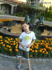 [P04] fantana de la intrarea in hotel » foto by alinamitru
 - 
<span class="allrVoted glyphicon glyphicon-heart hidden" id="av94227"></span>
<a class="m-l-10 hidden" id="sv94227" onclick="voting_Foto_DelVot(,94227,1935)" role="button">șterge vot <span class="glyphicon glyphicon-remove"></span></a>
<a id="v994227" class=" c-red"  onclick="voting_Foto_SetVot(94227)" role="button"><span class="glyphicon glyphicon-heart-empty"></span> <b>LIKE</b> = Votează poza</a> <img class="hidden"  id="f94227W9" src="/imagini/loader.gif" border="0" /><span class="AjErrMes hidden" id="e94227ErM"></span>