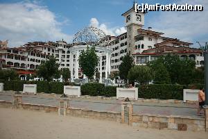 [P01] Resortul Văzut de pe plajă. În prim plan se vede hotelul Helena Sands, hotelul Helena Park este în spatele lui.  » foto by Flaviu
 - 
<span class="allrVoted glyphicon glyphicon-heart hidden" id="av623642"></span>
<a class="m-l-10 hidden" id="sv623642" onclick="voting_Foto_DelVot(,623642,1936)" role="button">șterge vot <span class="glyphicon glyphicon-remove"></span></a>
<a id="v9623642" class=" c-red"  onclick="voting_Foto_SetVot(623642)" role="button"><span class="glyphicon glyphicon-heart-empty"></span> <b>LIKE</b> = Votează poza</a> <img class="hidden"  id="f623642W9" src="/imagini/loader.gif" border="0" /><span class="AjErrMes hidden" id="e623642ErM"></span>