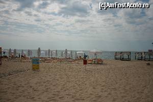 [P26] Plaja hotelului. În față sunt șezlongurile cu plată, în dreapta se află baldachinele. În stânga șezlongurilor cu plată dar nu se văd în imagine, se află șezlongurile și umbrelele gratuite.  » foto by Flaviu
 - 
<span class="allrVoted glyphicon glyphicon-heart hidden" id="av623667"></span>
<a class="m-l-10 hidden" id="sv623667" onclick="voting_Foto_DelVot(,623667,1936)" role="button">șterge vot <span class="glyphicon glyphicon-remove"></span></a>
<a id="v9623667" class=" c-red"  onclick="voting_Foto_SetVot(623667)" role="button"><span class="glyphicon glyphicon-heart-empty"></span> <b>LIKE</b> = Votează poza</a> <img class="hidden"  id="f623667W9" src="/imagini/loader.gif" border="0" /><span class="AjErrMes hidden" id="e623667ErM"></span>