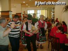 [P03] animatorii in restaurant in ziua de Paste » foto by sniga
 - 
<span class="allrVoted glyphicon glyphicon-heart hidden" id="av61546"></span>
<a class="m-l-10 hidden" id="sv61546" onclick="voting_Foto_DelVot(,61546,1941)" role="button">șterge vot <span class="glyphicon glyphicon-remove"></span></a>
<a id="v961546" class=" c-red"  onclick="voting_Foto_SetVot(61546)" role="button"><span class="glyphicon glyphicon-heart-empty"></span> <b>LIKE</b> = Votează poza</a> <img class="hidden"  id="f61546W9" src="/imagini/loader.gif" border="0" /><span class="AjErrMes hidden" id="e61546ErM"></span>