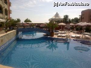 [P12] piscina frumusica. umbrelele din spate sunt de la serbian grill de unde venea tot fumul » foto by aricel
 - 
<span class="allrVoted glyphicon glyphicon-heart hidden" id="av467104"></span>
<a class="m-l-10 hidden" id="sv467104" onclick="voting_Foto_DelVot(,467104,1943)" role="button">șterge vot <span class="glyphicon glyphicon-remove"></span></a>
<a id="v9467104" class=" c-red"  onclick="voting_Foto_SetVot(467104)" role="button"><span class="glyphicon glyphicon-heart-empty"></span> <b>LIKE</b> = Votează poza</a> <img class="hidden"  id="f467104W9" src="/imagini/loader.gif" border="0" /><span class="AjErrMes hidden" id="e467104ErM"></span>
